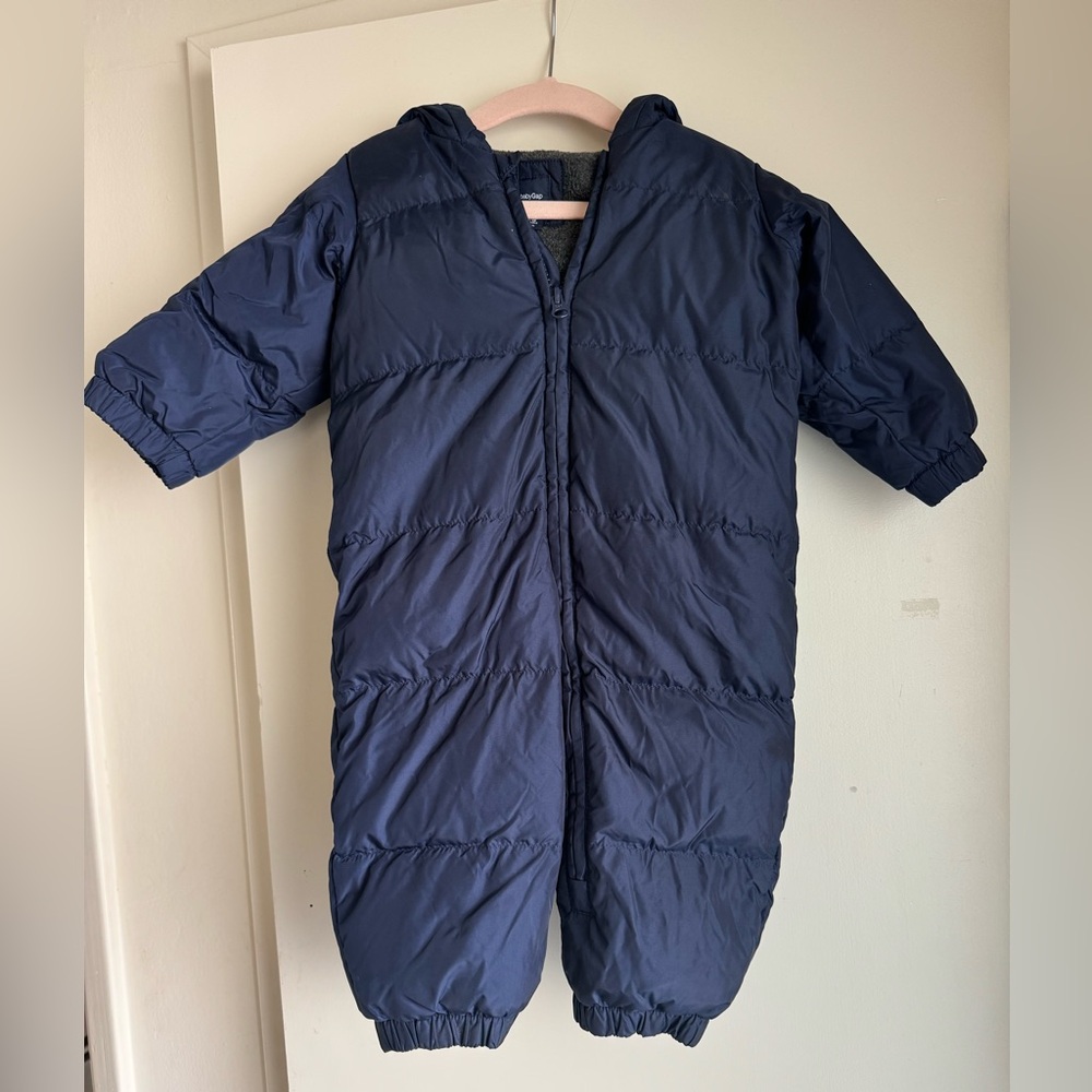 Great used condition 12-18 mon Gap snowsuit